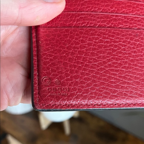 Gucci Crimson Leather Wallet with Gold Emblem - Picture 16 of 16
